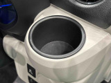 運転席側掘り込み式インパネカップホルダー