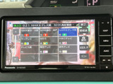 テレビ番組を画面で視聴できる装備を搭載。停車中の休憩時間などに映像を楽しめます。画面上でチャンネルを選べるため、目的の番組へ切り替えやすいのも魅力です。