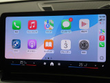 【アップルカープレイ】iPhoneがBMW車両とワイヤレスで接続されます。Apple CarPlayでは、オーディオストリーミングやメッセージングアプリがディスプレイに表示されます。