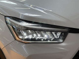 ○暗い夜道も明るく照らします○LEDヘッドライト装着車! 夜間のドライブも安心ですね♪消費電力が少なくて明るいなんて、◎です☆