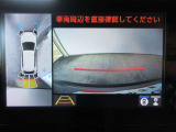 車両を上から見たような映像をディスプレイオーディオ画面に表示するパノラミックビューモニター