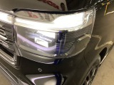 【LEDヘッドライト】点灯した瞬間のクリーンな白さが、今の車らしい清潔感を感じさせてくれます。明るさだけでなく、寿命や省エネ性能も優秀。長く乗る一台だからこそ、こだわわりたい方に最適です。
