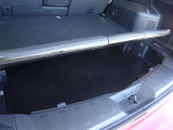 フロアの下にも荷物などを収納できるサブトランクも備えています。荷室内で散らかりがちな荷物を整理整頓なんてのもイイですね♪