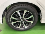 純正アルミホイールです。足元が引き立つので、車全体のイメージがアップしますよ!