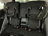 リアシート座面を持ち上げると、背の高い荷物を積むのに便利なトールモードに変身します!多彩なシートアレンジで使い勝手良好!