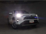 高輝度で点灯速度が速いLEDヘッドライト装備!LEDの明るい光が走行中の視界の確保をサポートして、夜のドライブがより楽しく安全に運転できます♪