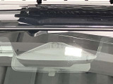 【デュアルセンサーブレーキサポートII】フロントガラス上部にあるセンサー部です。単眼カメラとミリ波レーダーで車両前方の状況を検知し各種制御を行います。衝突被害軽減ブレーキ・誤発進抑制機能 等