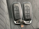 インテリジェントキーです。キーを取り出す事なく、車両のボタン操作だけてドアロック操作やエンジン始動等が可能です。