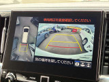 【パノラミックビューモニター】全方位モニターを装備し、車両の周囲を上空から見下ろすように映像で確認可能。駐車や狭い道での操作をサポートし、安全性を高めます。