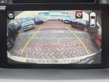 後退時の後方確認を補助するバックカメラ映像を確認できます。