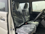 広く快適な運転席です。長距離運転も楽々ですよ!