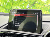 FM・AMをはじめ、複数の音源が画面上に一覧で表示されます。項目を見比べながら選びやすく、移動中にラジオや対応するオーディオ機能を利用したい方にも便利です。