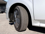 185/60R16タイヤ!フルカバーとは思えない立体感と質感を持ったダークカラーの16インチホイールカバー!