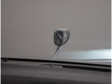 スマートキー付きです。スマートキーとは鍵を車に差し込まなくても、ドアノブを触ったりするだけで、ドアロックを解錠できます。これが凄く便利なんですよ。
