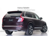 マイルドハイブリッドを搭載した7シーターSUV。街中でも高速道路でも、電動パワートレーンならではの発進時からなめらかな加速フィールをお楽しみいただけます。