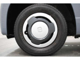 純正のホイールカバーが足元を飾ります!タイヤサイズは145/80R12 になります。