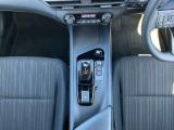 電動車用のシフトになります。操作はとても簡単で、すぐに慣れていただけます。