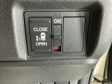 パワースライドドアの開閉はスマートキーのリモコンやドアノブは勿論、運転席側のスイッチ操作でも開閉ができ、安全・簡単です