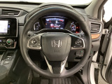 ハンドルにHondaセンシング系のクルーズコントロールやレーンキープアシストなどのスイッチと、オーディオの操作スイッチが装備されています。ハンドルから手を離さず安全に操作できます。