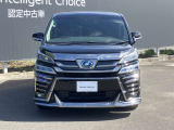 フロントガラスの上部には衝突軽減ブレーキの装置も付いており、より安全に運転を楽しんでいただくことができます。