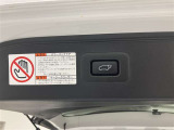 トランク開閉時にボタン一つで操作できるパワーバックドアを搭載。荷物の乗せ降ろしがラクラク☆