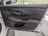 パワーウィンドウのスイッチですよ。運転席に居ながら窓を開け閉めのコントロールできます。