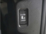 ◆片側電動スライドドア◆狭い駐車場でも乗り降りが楽々♪お子様が隣の車にドアを当ててしまう心配もございません!小さなお子様連れの方もこれで安心。