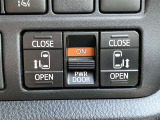 狭い駐車場での乗り降りもラクにできる両側パワースライドドア★