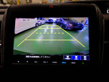 バックカメラの画像です。ガイドラインがスムースな車庫入れをサポートいたします。車庫入れの安心感がアップしますね。