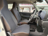 運転席シート廻りは使用感も少なく、良好な状態となっています。前オーナー様が丁寧に使っていたことがよくわかりますね。