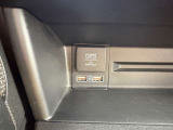 シガーソケットと充電用のUSBジャックです!