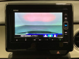 ギヤをR(バック)に入れるとナビの画面に後ろの映像が映るリアカメラ付です。後退時、コンディションが悪い視界でもカラーバックモニターがドライバーをサポートします。