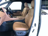 高いホールド性で運転姿勢が安定します。長距離ドライブでも疲れにくいのが魅力です。快適なドライビングライフをお送りください♪