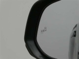 隣車線を走る車両をレーダーで検知し、ドアミラーでは確認しにくい後側方エリアに存在する車両に加え、急接近してくる車両も検知します。車両を検知するとドアミラーに搭載されたLEDインジケーターが点灯します。