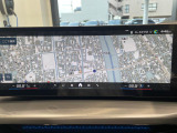 BMWのナビゲーションは操作性も良く、詳細な地図情報と交通状況を見やすく表示し、快適なドライビングをサポートしながら目的地までナビゲートします。