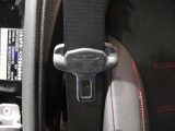 視野角の広い鮮明な画像で駐車をサポートしてくれる、パーキングアシストリアビューカメラがあるので、狭い場所での駐車も楽々!