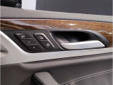 当社BMW認定中古車は全車保証付きでございます。また保証料金や整備費用はお見積書内の諸費用・税金に追加計上する事はございません。認定中古車保証付きのお支払総額でお見積りご依頼の上、他店とお比べください