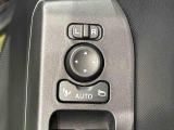 オート格納機能付きミラー キーフリーシステムのドア施錠に連動して自動的に格納!乗降時のミラー操作の手間が省けて便利です♪閉じ忘れを防げるほか、降車の直前まで後方の確認ができます!!