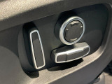 電動パワーシートですので運転中のシート調節も安全に行えます。微調整も可能ですのであなただけのドライビングポジションを実現します。
