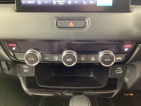 運転席と助手席にはシートヒーターが付いています☆寒い時期に腰周りを温めてくれるので体全体が温まりやすいのは勿論、暖房と違い顔に風が当たらないので、乾燥肌やドライアイの方でも大丈夫☆