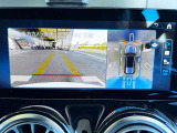 360度カメラが装備されておりますので真上から見下ろした映像を確認しながら駐車スペースへ止める事が出来ます。大変便利な機能です。