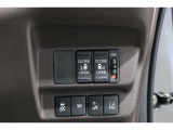 ◆◆両側電動スライドドア!!荷物で手が塞がる時など簡単にドアの開閉が出来ます!何より力いらずで開閉OK!女性やお年寄りにも優しい♪電動機能はOFFにもできますから元気なお子様の駆け出しも安心!