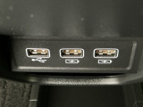 【USBポート】USBポートも装備されています、スマートフォンの充電やオーディオに連携も可能です、今や欠かせない装備の一つです!