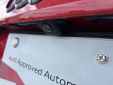 ●リアビューカメラ『入車経路を算出し、ガイドラインと補助線をディスプレイに表示します。同時にバンパーに内蔵のセンサーが障害物を感知し音で注意を促します。後方の死角も安心していただけます。』