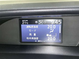 左右独立温度コントロールフルオートエアコンです。運転席、助手席それぞれで独立して温度設定ができます。冷え性の方が乗っても安心ですね♪