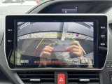 バックガイドモニターで、後方を確認しながら安心して駐車することができます。運転初心者も熟練者も必須の機能ですよ!