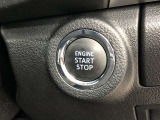 エンジンスタートスイッチです。キーが車内にあれば、エンジンの始動や停止はスイッチを押すだけ!キーを取り出す手間を省き、ワンプッシュで操作できるので簡単でスムーズです。