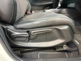 シートハイトアジャスターを装備!運転席の座面の高さを体格やお好みに合わせて調整できます。前方の見え方やペダルとの位置関係を合わせやすく、自分に合った快適なドライビングポジションをつくれます。