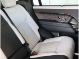【左後席状態】 厳しい仕入れ基準をクリアした弊社の認定中古車ですが、よりご満足いただくために入庫後に専門スタッフによるクリーニングを行っております。実車確認が困難な遠方の方も安心してお選び下さい。