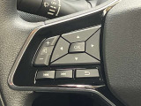 運転中も視線を外さずチャンネルやボリューム調整可能、安心便利なステアリングスイッチ付き!